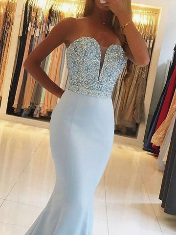 Hermosos vestidos de fiesta de satén con cuentas y escote corazón sin mangas y corte sirena