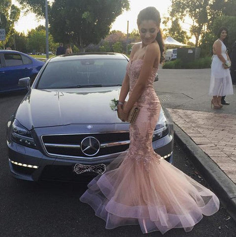 Hermosos vestidos de fiesta sin mangas con apliques de tul y escote corazón de sirena