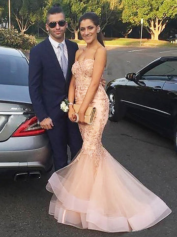 Hermosos vestidos de fiesta sin mangas con apliques de tul y escote corazón de sirena