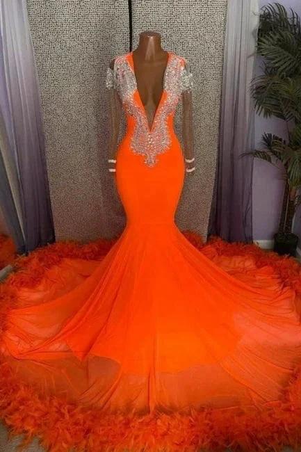 Splendido abito da sera arancione con scollo a V, pizzo e frange, maniche lunghe, stile sirena