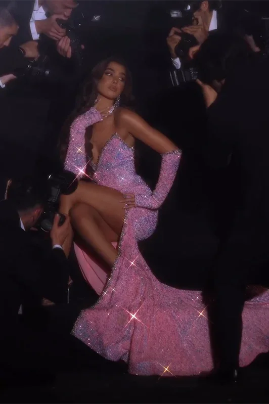 Vestido de Baile de Gala Sereia Deslumbrante em Rosa, Sem Mangas, Com Fenda Frontal e Brilhantes