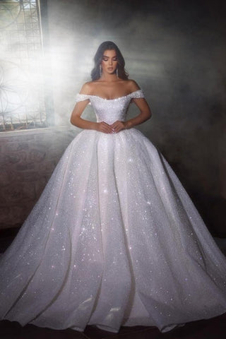 Hermosos vestidos de novia estilo princesa, corte A, hombros descubiertos y con brillo