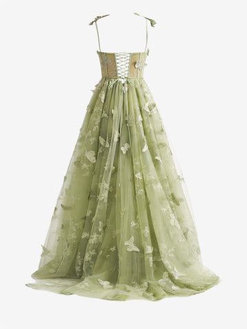 Grünes A-Linien-Ballkleid mit Schmetterlingsspitze und lila Korsett und Schlitz 