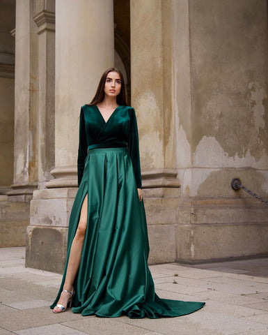 Vestido de fiesta de terciopelo verde de manga larga, corte A, escote en V y abertura
