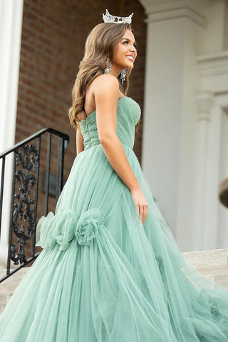 Grünes trägerloses A-Linien-Tüll-Ballkleid