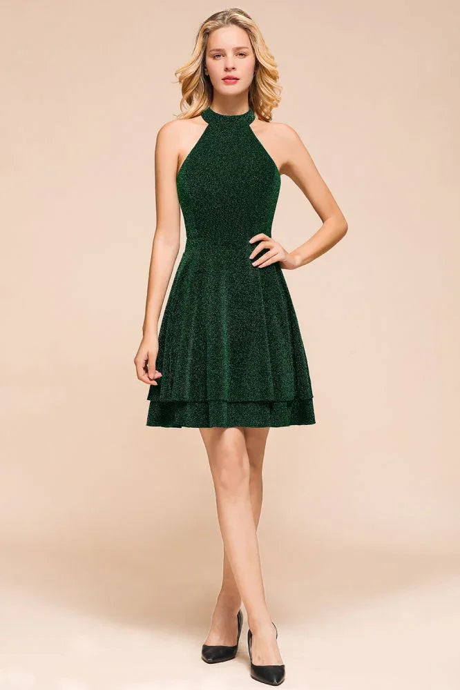 Vestido de noche de seda verde oscuro brillante sin mangas hasta la rodilla con cuello halter