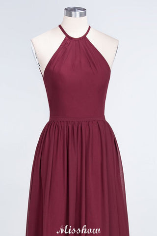 Vestido de dama de honor largo hasta el suelo, sin mangas y con cuello halter y volantes