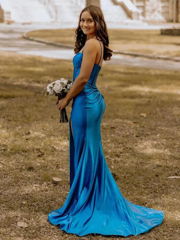 Alexia | Langes Abendkleid im Meerjungfrauenstil aus blauem Satin mit Schlitz 