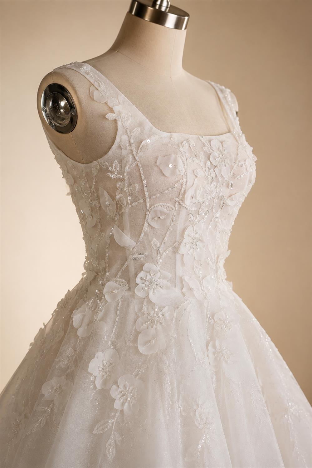 Luxury Off White 3D Floral Appliqué Short Wedding Dress with Sparkle Tulle ZP049