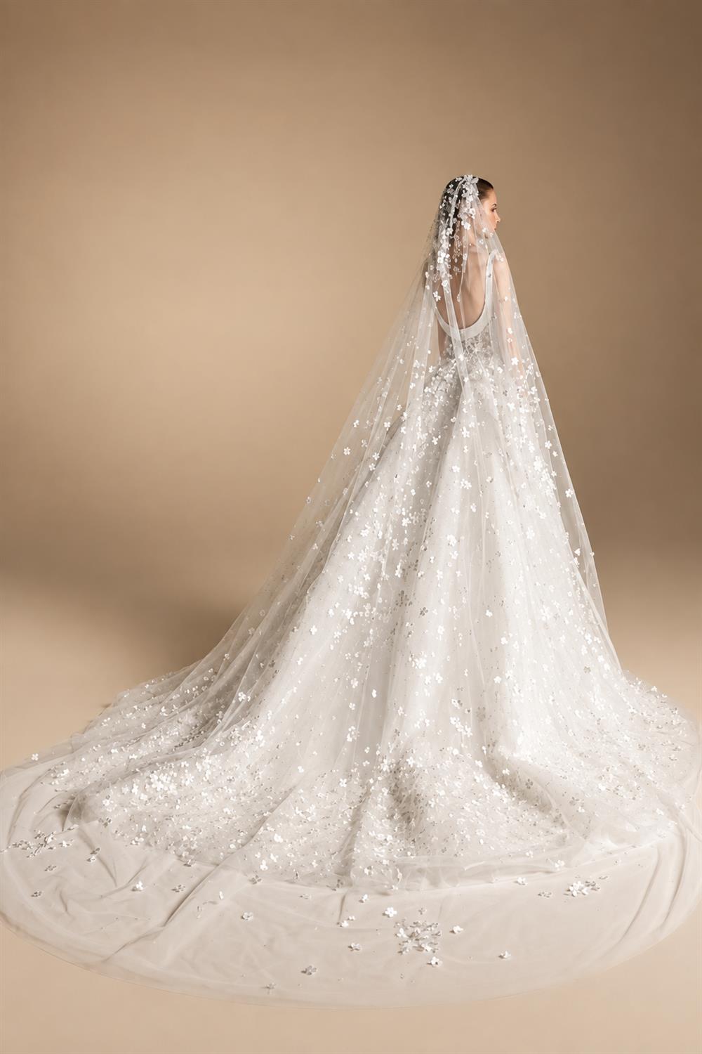 Luxury White Square Neck Beaded Floral Lace Ball Gown Wedding Dress with Veil ZP082