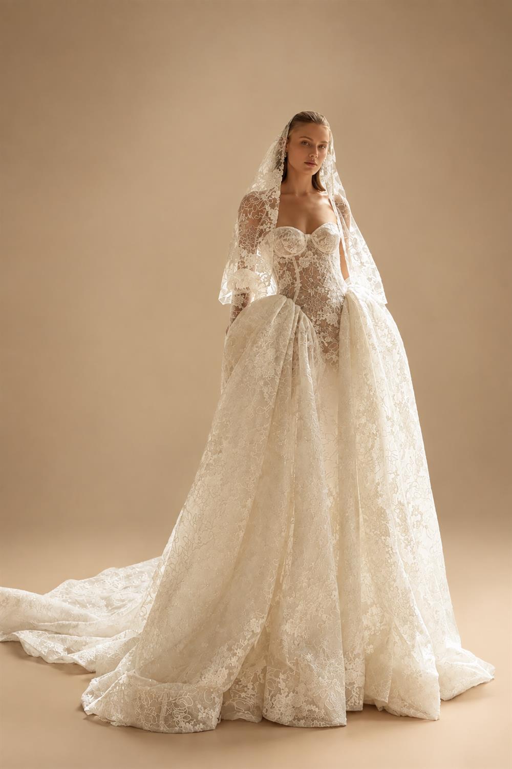 Glamorous Ivory Lace Sweetheart Nec Ball Gown Wedding Dress with Veil ZP120