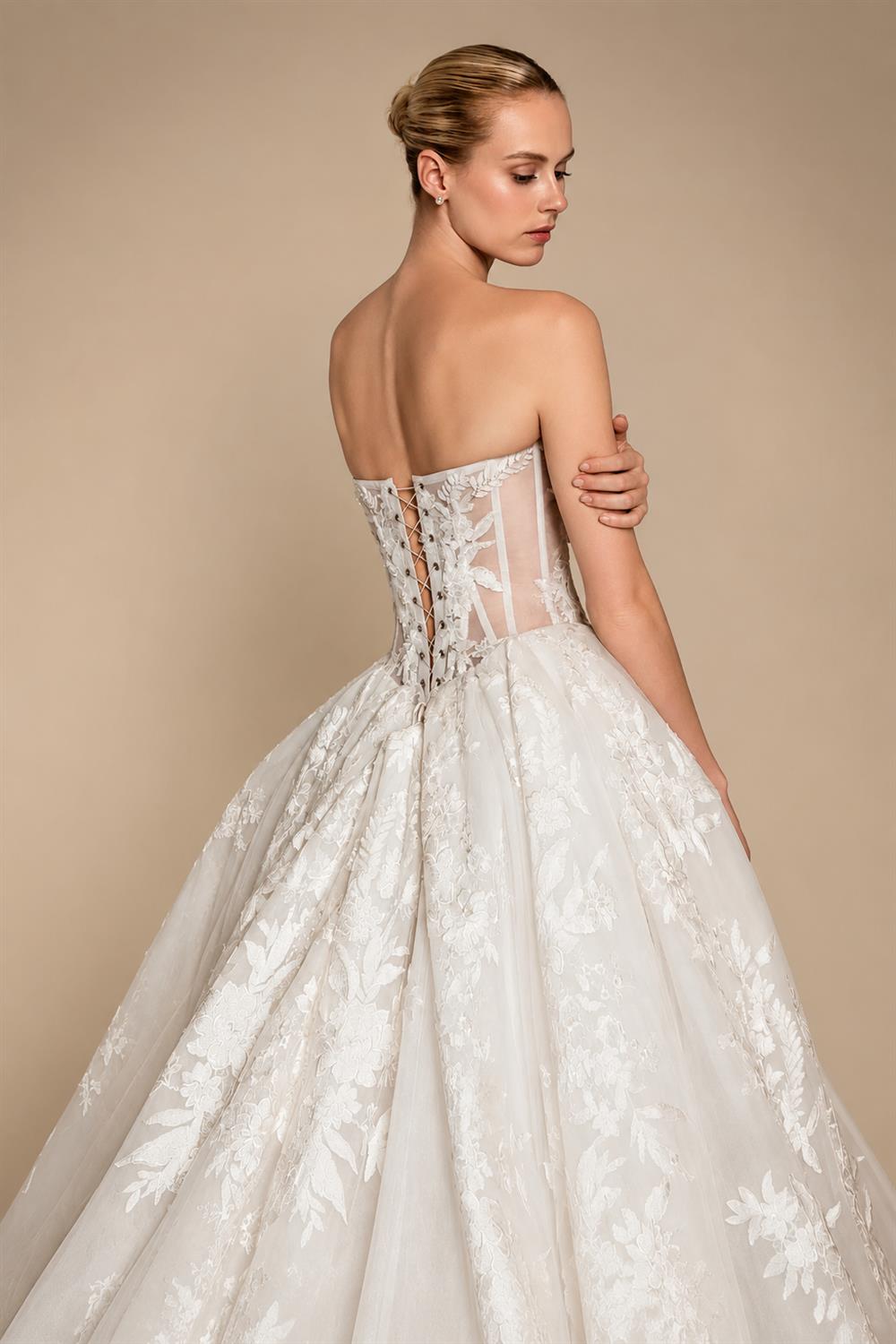 Luxury Ivory Strapless Floral Embroidery Ball Gown Wedding Dress with Veil ZP137