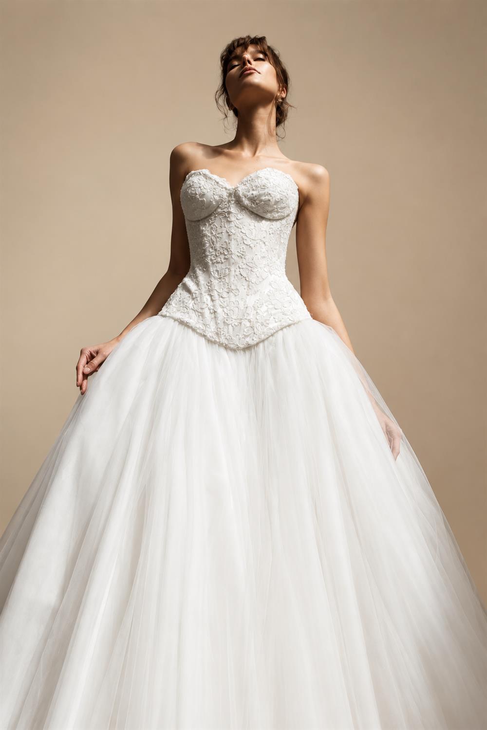 Luxury White Strapless Lace Tulle Ball Gown Wedding Dress ZP145