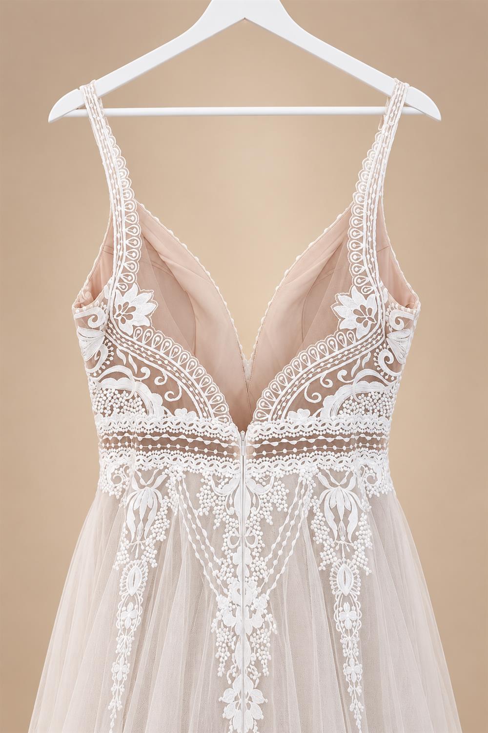 Custom Boho Lace Beach Wedding Dress V Neck Open Back Spaghetti Straps Gown