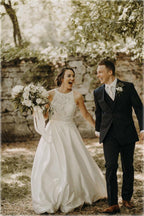 Vestido de Noiva Ilusão e Renda com Decote Halter e Saia em Linha A com Cauda Arrastada WD540