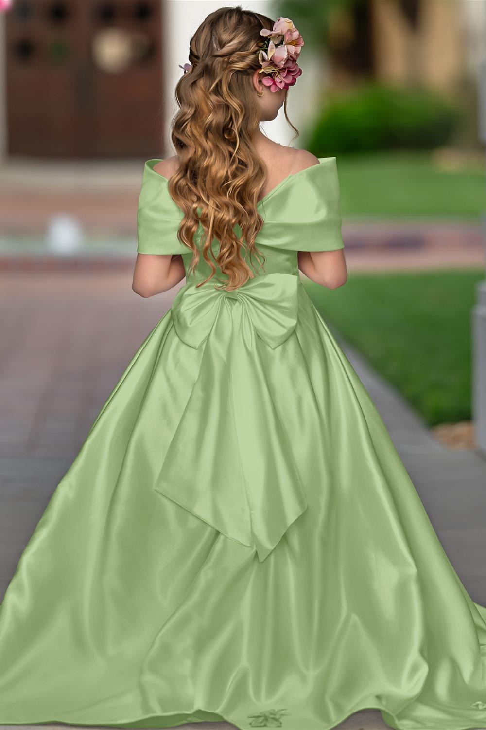 Elegant Ivory Satin Princess Ball Gown with Sweep Train and Bow for Flower Girls