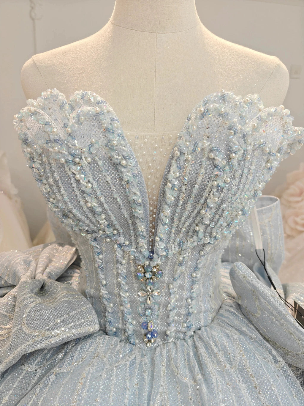 Robe de mariée bleu clair rêveuse à corsage en cœur, jupon bouffant avec tulle à paillettes, perles et grand nœud Ye-2029
