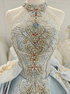 فستان زفاف ملكي فضي وذهبي طويل برقبة هالتر مطرز بالخرز مع فيونكات كبيرة الحجم Ye-2018