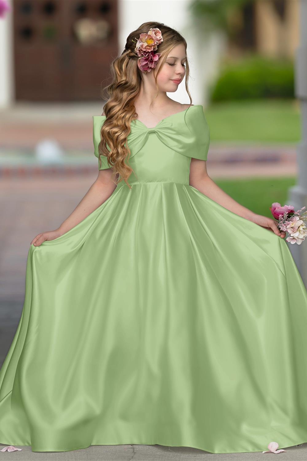 Elegant Ivory Satin Princess Ball Gown with Sweep Train and Bow for Flower Girls