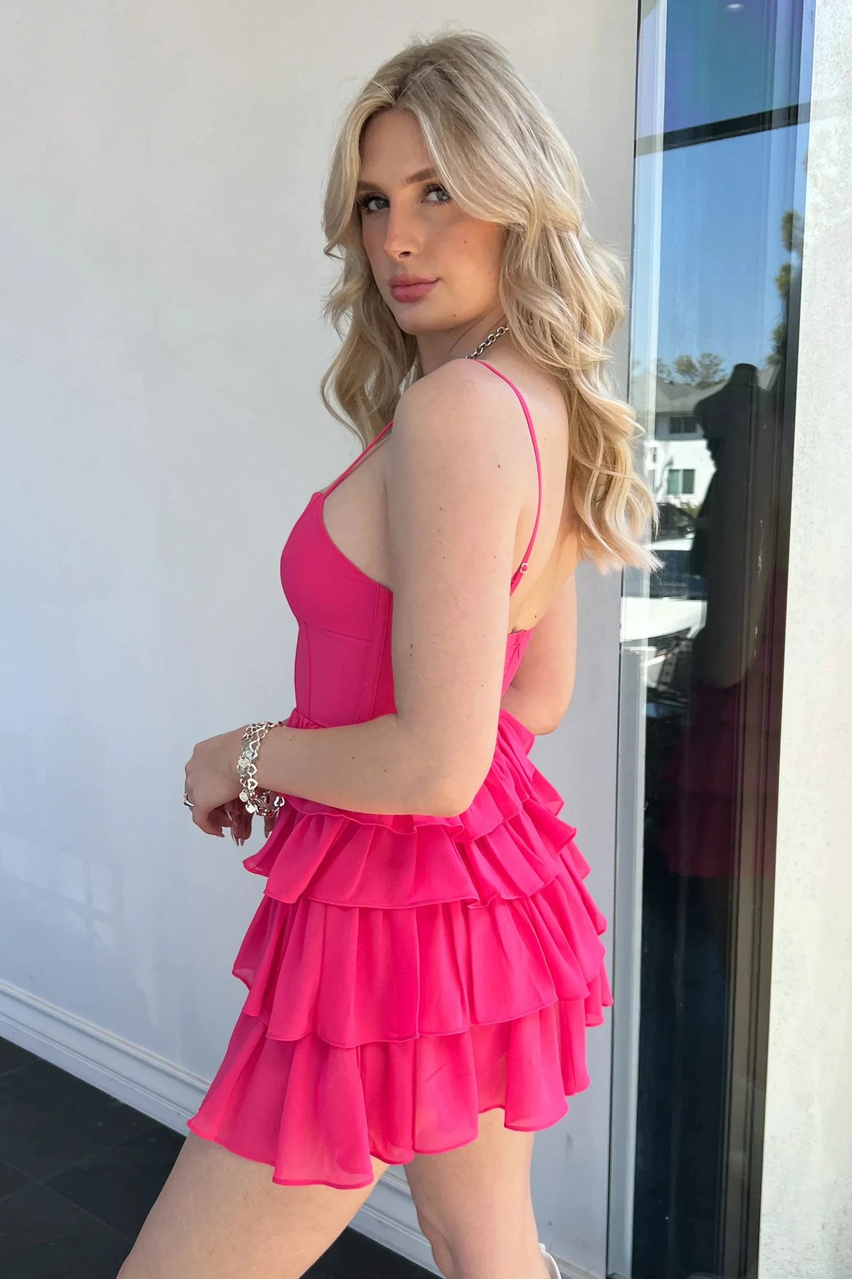 Vestido de fiesta rosa intenso con tirantes finos y corte en A, Y2287