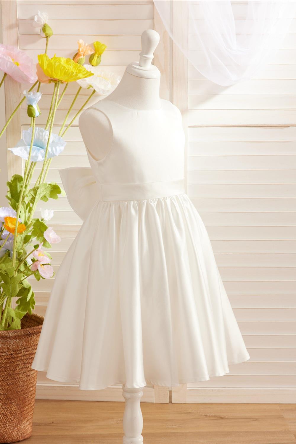 Elegant A-line Satin V-Back Bow Knee-length Flower Girl Dress