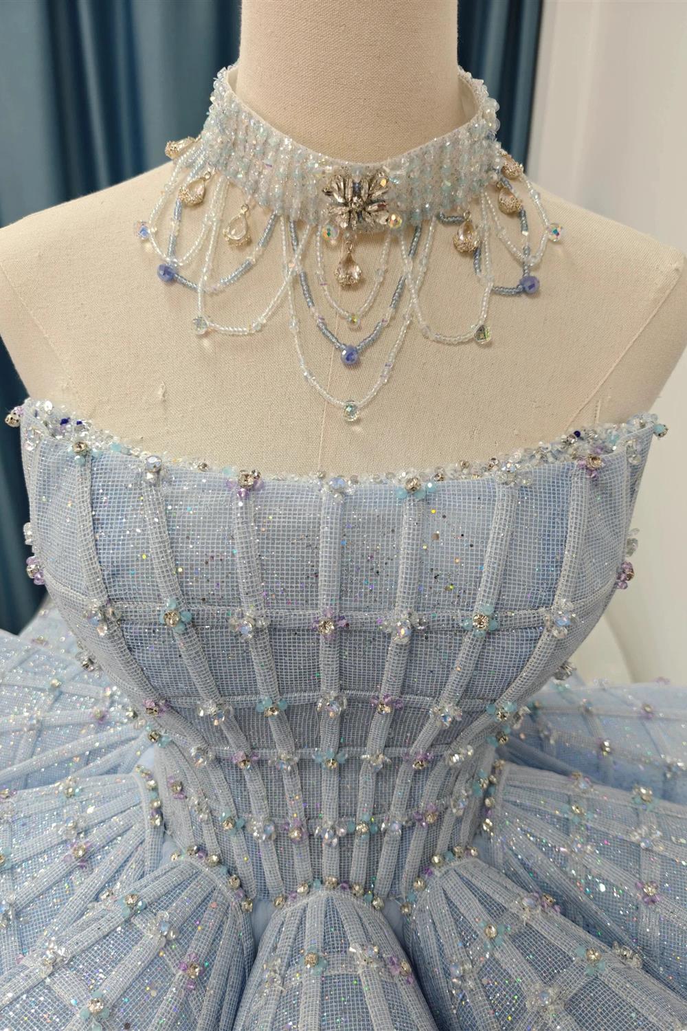 Robe de bal bleu clair enchanteresse, bustier sans bretelles, en tulle perlé, robe de mariée avec accents papillons en relief 3D Ye-2016