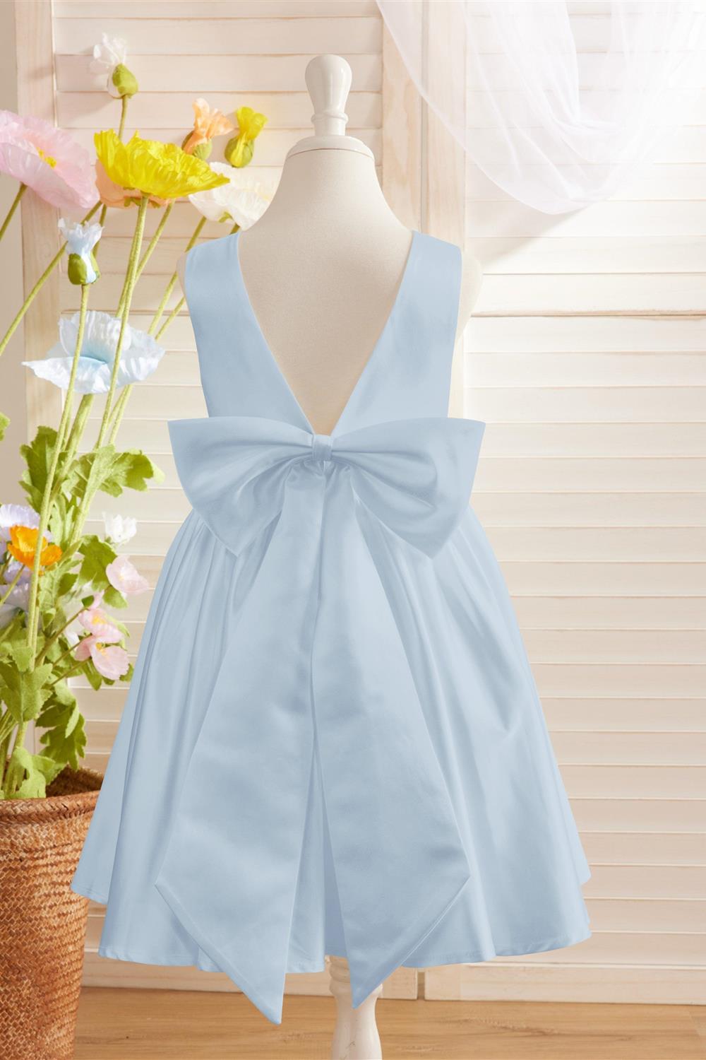 Elegant A-line Satin V-Back Bow Knee-length Flower Girl Dress