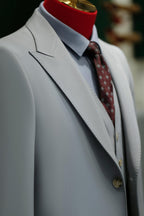 Traje de Tres Piezas en Lana Gris Claro para Novio y Formal de Negocios