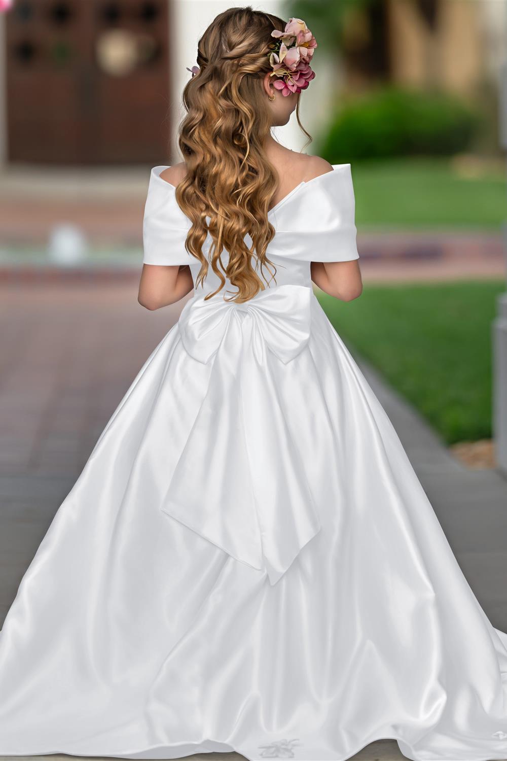 Elegant Ivory Satin Princess Ball Gown with Sweep Train and Bow for Flower Girls