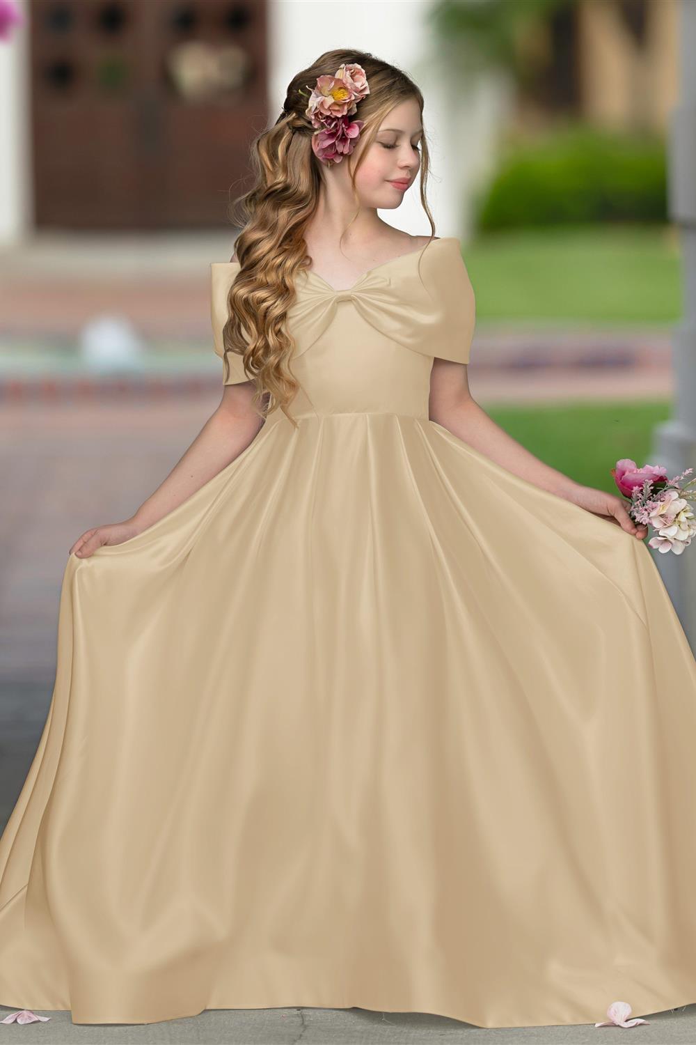 Elegant Ivory Satin Princess Ball Gown with Sweep Train and Bow for Flower Girls