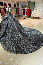 Vestido de Noiva Preto Dramático com Decote Halter, Saia Rodada, Bordado de Lantejoulas em Forma de Fogo de Artifício e Borlas com Contas Ye-2035