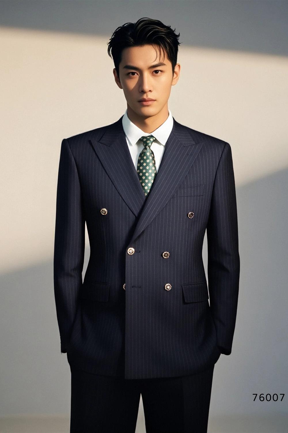 Double Breasted Pinstripe Wool Suit for Groom and Business Formal (ZD17104)
