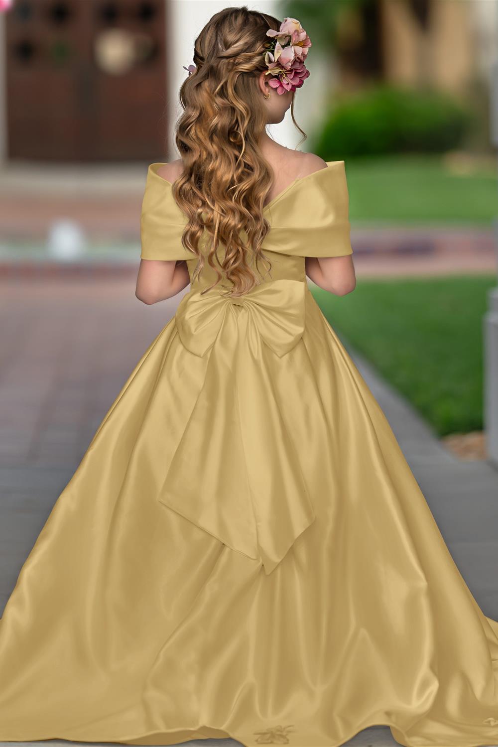 Elegant Ivory Satin Princess Ball Gown with Sweep Train and Bow for Flower Girls