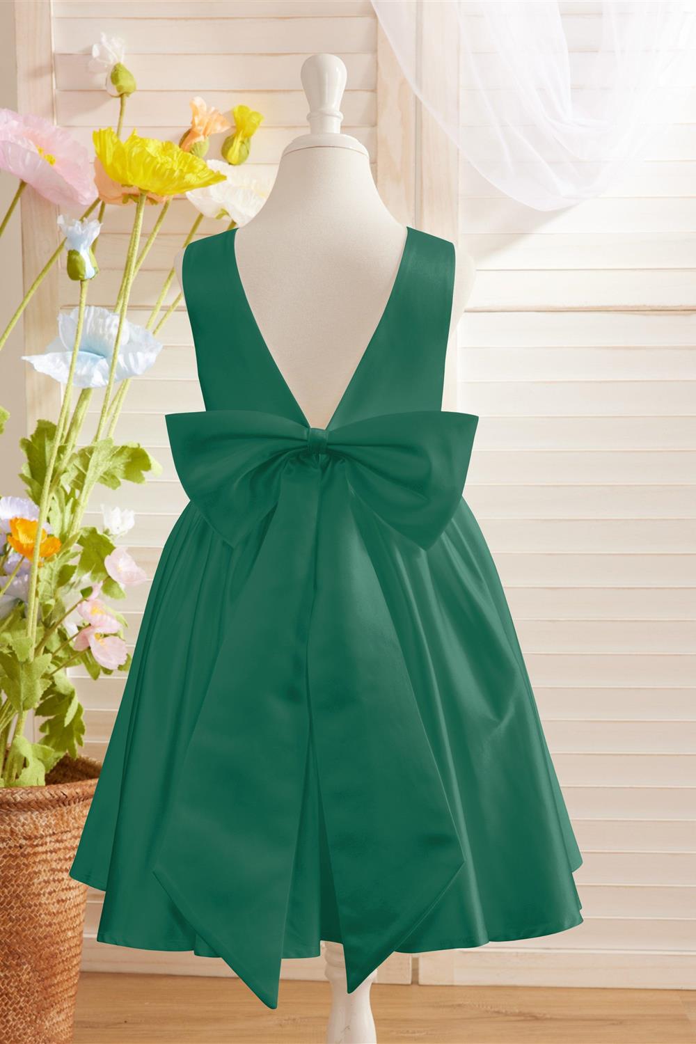 Elegant A-line Satin V-Back Bow Knee-length Flower Girl Dress