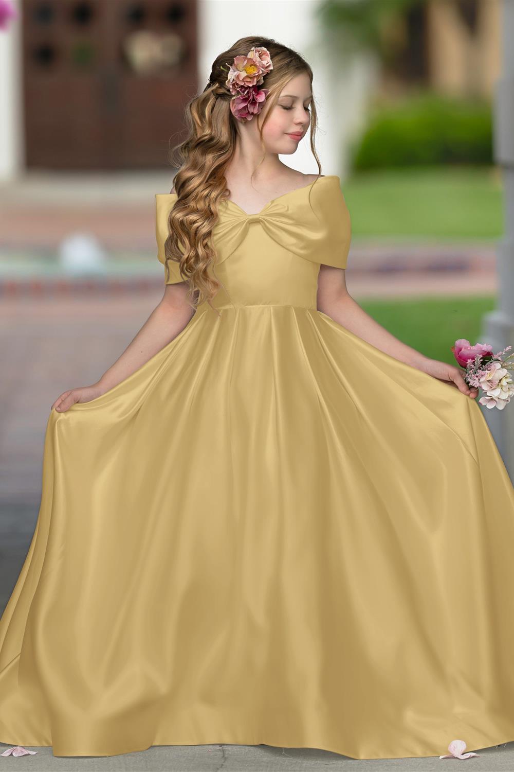 Elegant Ivory Satin Princess Ball Gown with Sweep Train and Bow for Flower Girls