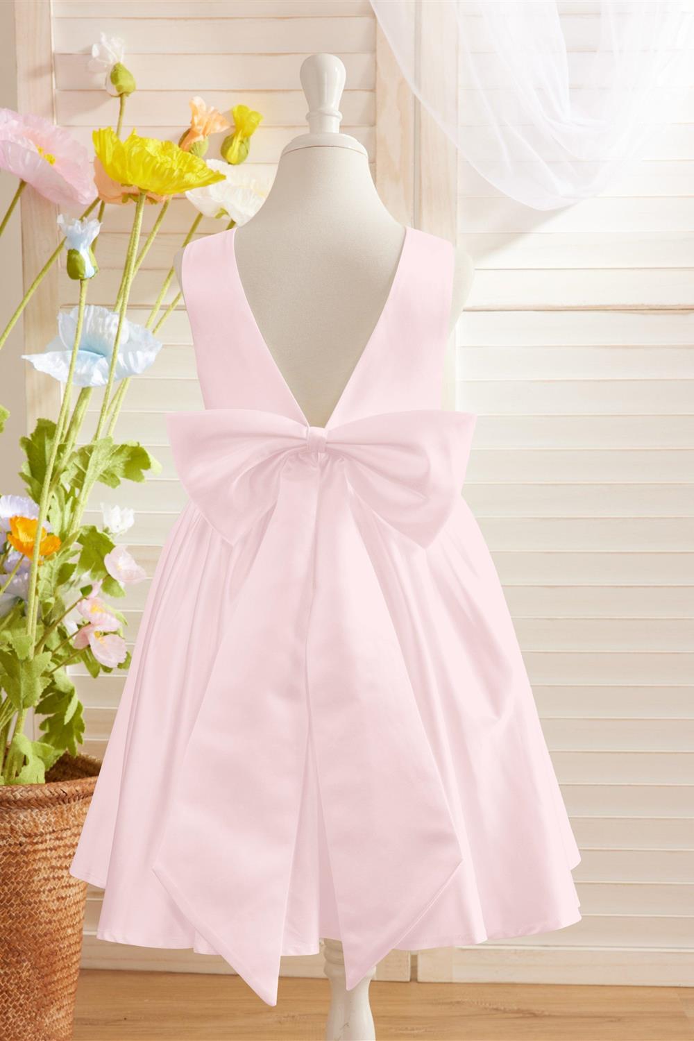 Elegant A-line Satin V-Back Bow Knee-length Flower Girl Dress