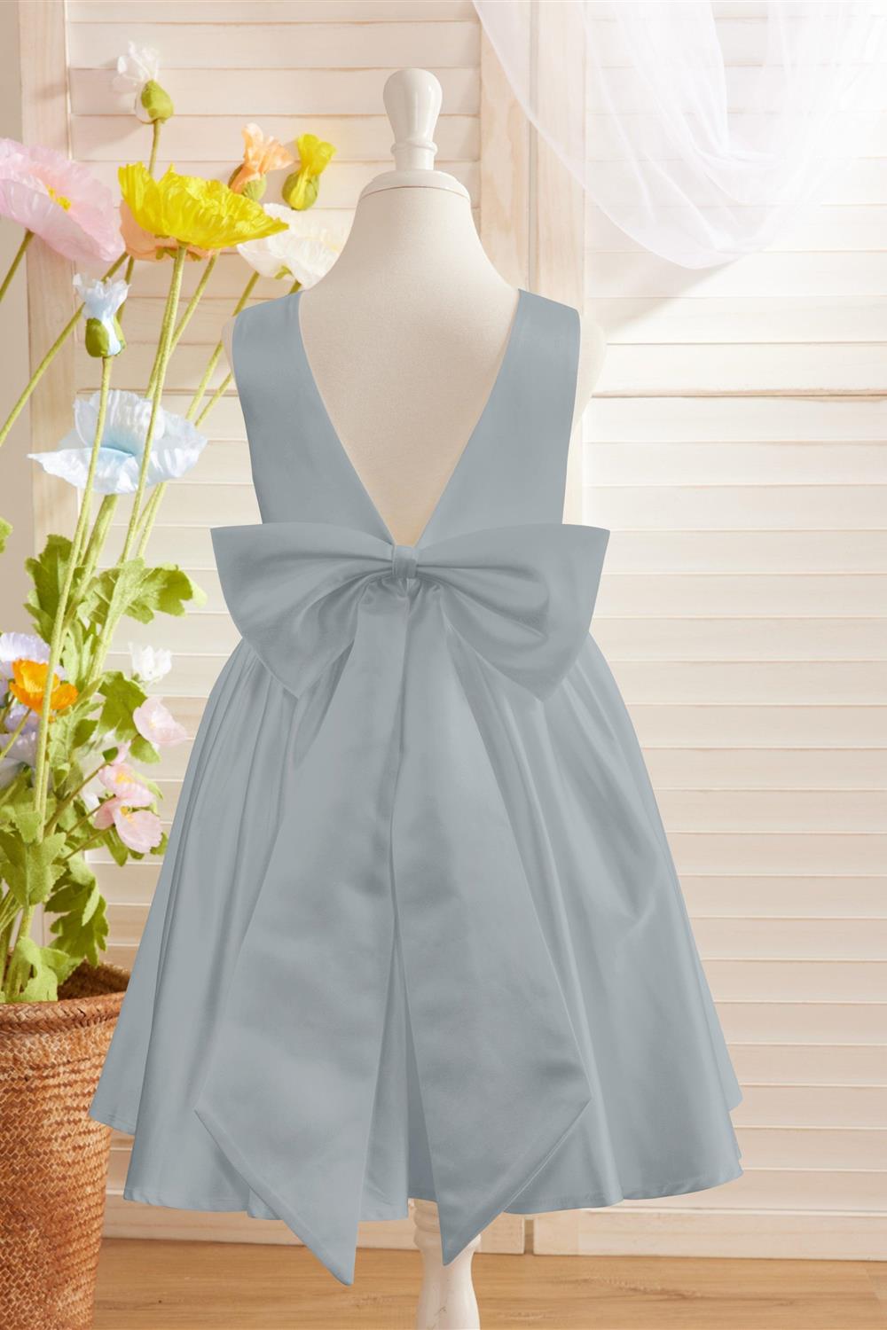 Elegant A-line Satin V-Back Bow Knee-length Flower Girl Dress