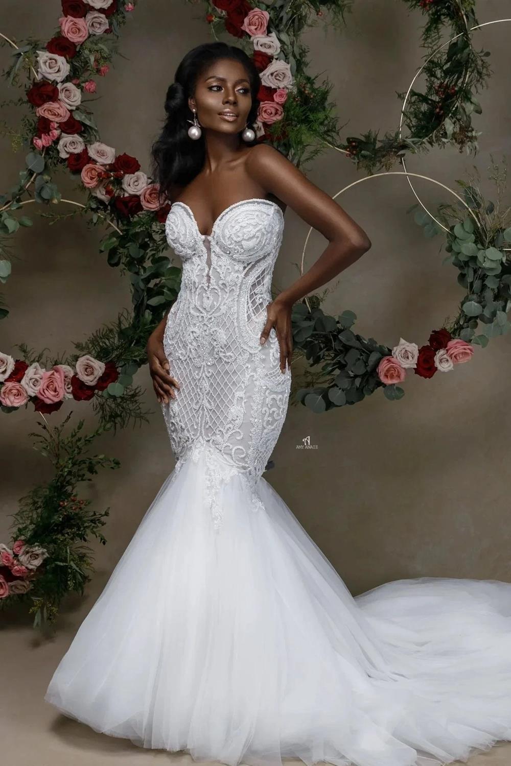 Belle robe de mariée sirène en dentelle à corsage cœur sans bretelles avec appliqué