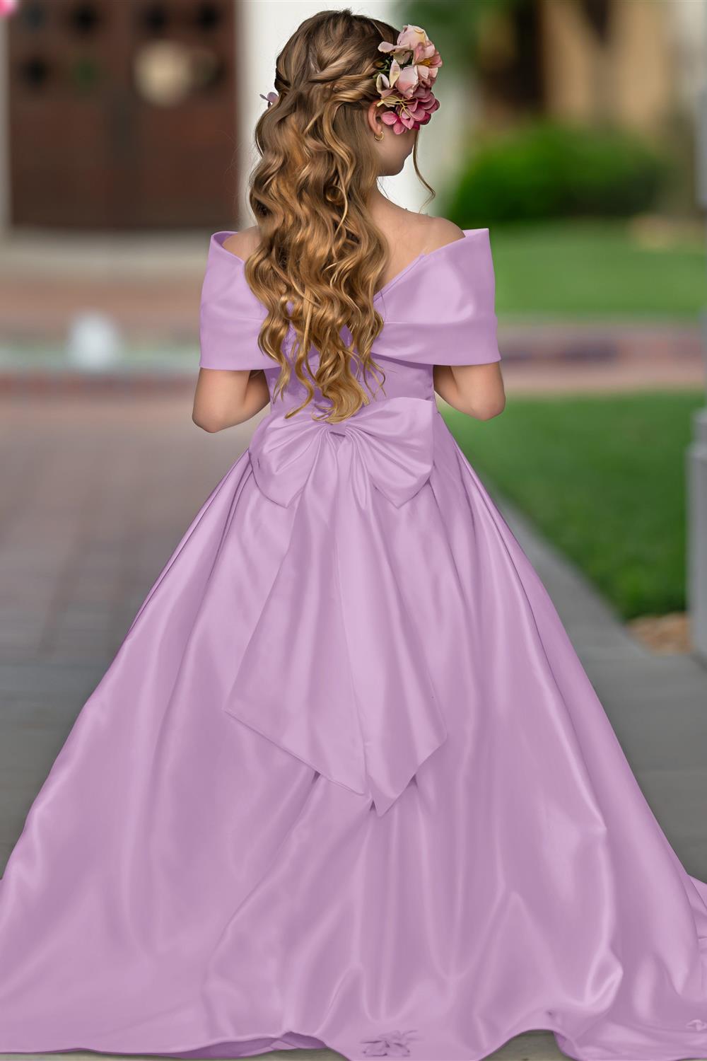 Elegant Ivory Satin Princess Ball Gown with Sweep Train and Bow for Flower Girls