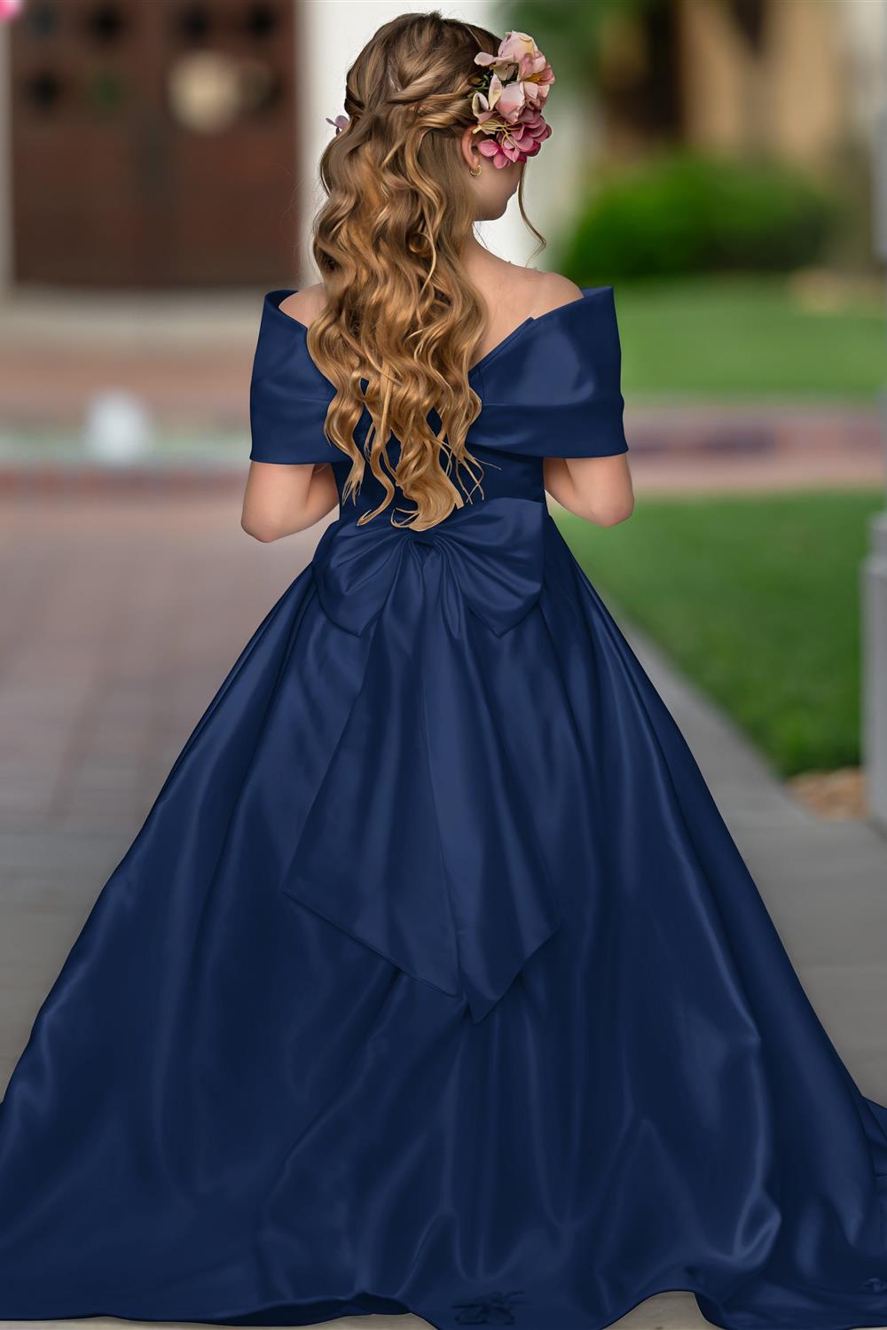 Elegant Ivory Satin Princess Ball Gown with Sweep Train and Bow for Flower Girls