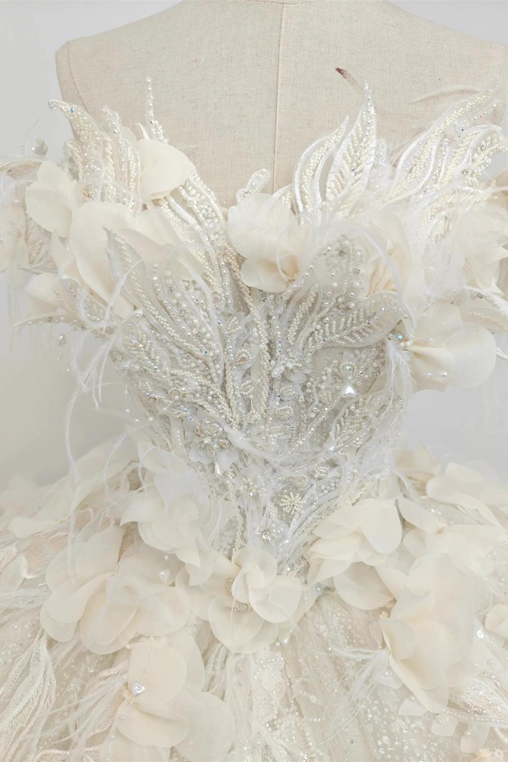 Vestido de Noiva Etéreo com Decote Ombro a Ombro, Saia Rodada, Aplicações Florais 3D, Contas de Pérola e Tule Brilhante Ye-2038