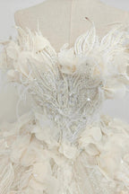 Vestido de Noiva Etéreo com Decote Ombro a Ombro, Saia Rodada, Aplicações Florais 3D, Contas de Pérola e Tule Brilhante Ye-2038