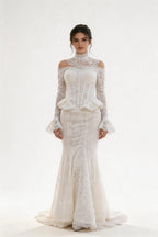 Robe de mariée vintage à col haut et épaules dénudées