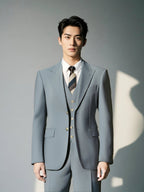 Traje de Tres Piezas en Lana Gris Claro para Novio y Formal de Negocios