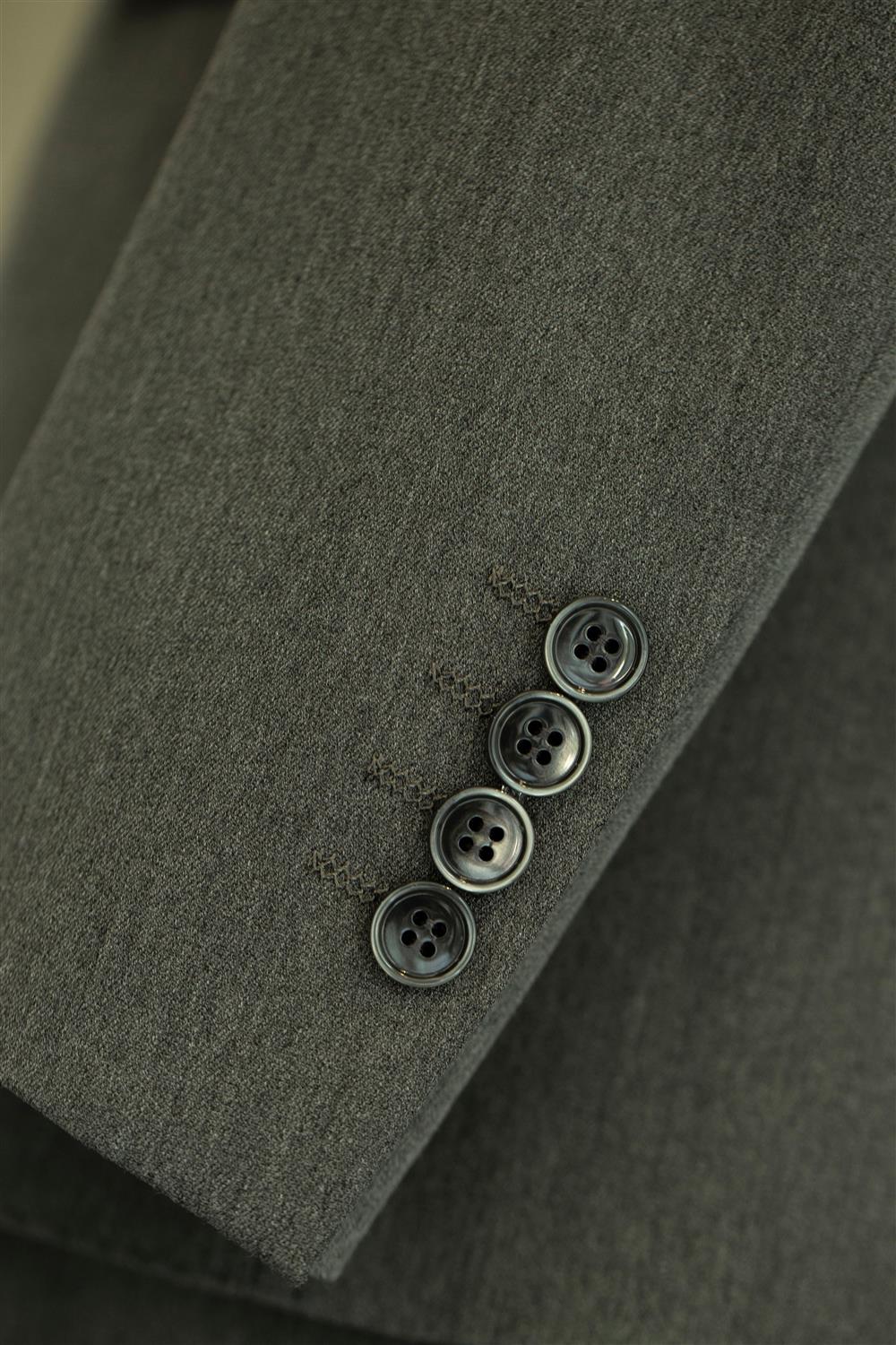 Traje de boda de tres piezas en lana gris carbón de doble botonadura para el novio y los padrinos