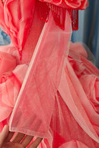 Abito da sposa a palloncino rosso corallo vivace con scollo a barca, applicazioni di rose tridimensionali e nappine di perline Ye-2036