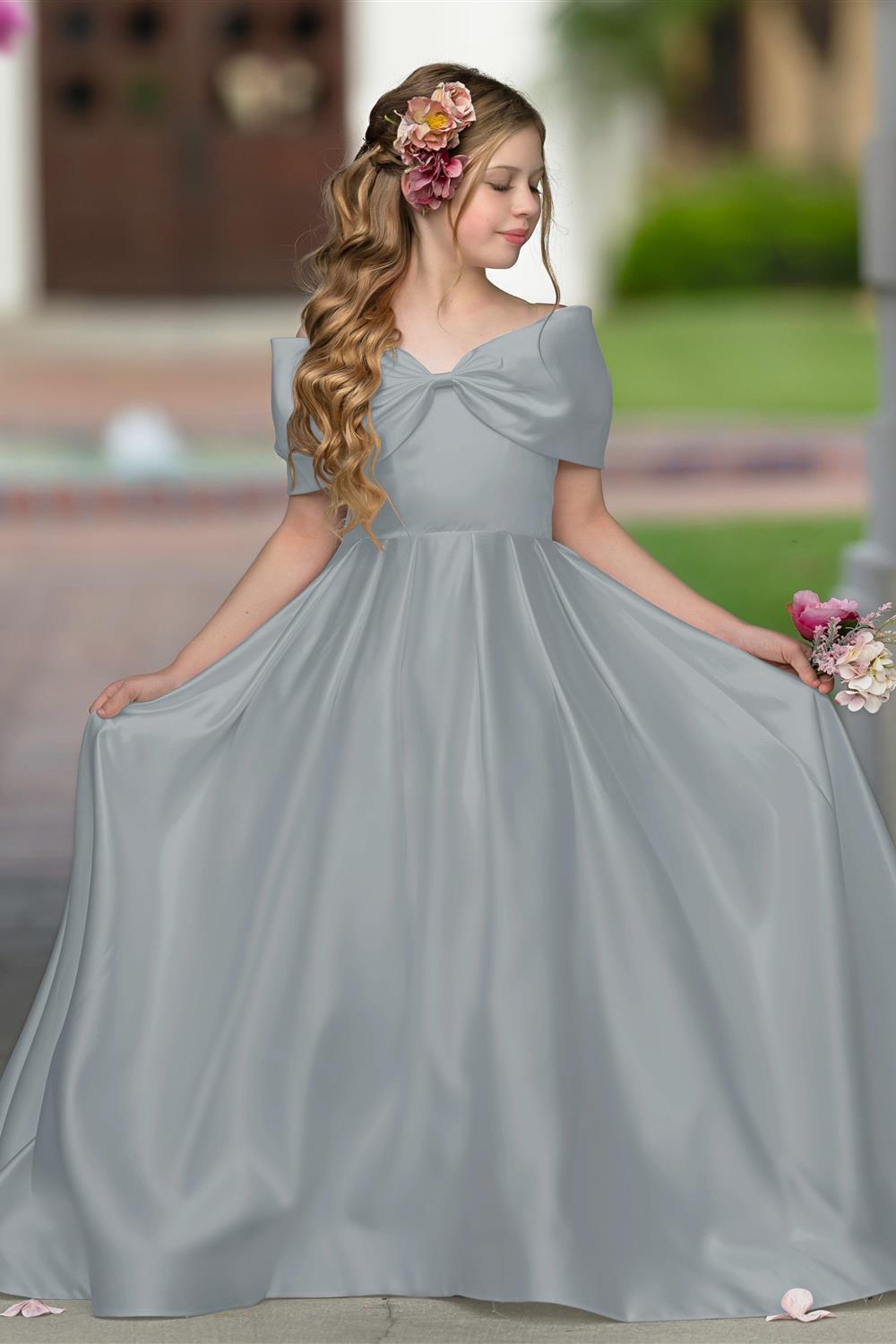 Elegant Ivory Satin Princess Ball Gown with Sweep Train and Bow for Flower Girls