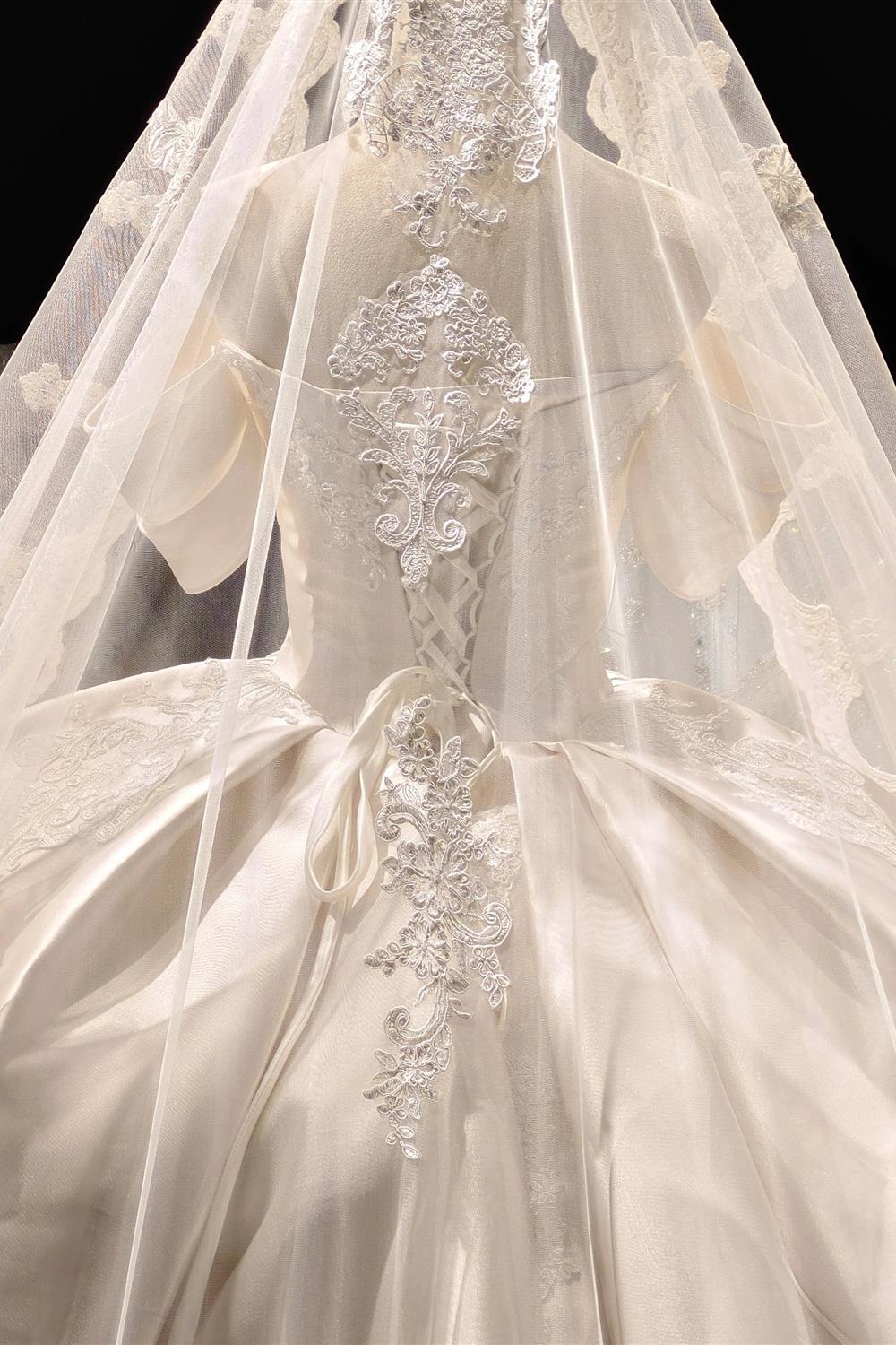 Véu de Renda de Cetim Vestido de Baile Real