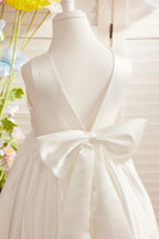 Elegant A-line Satin V-Back Bow Knee-length Flower Girl Dress