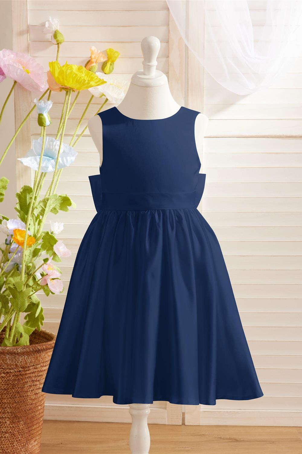 Elegant A-line Satin V-Back Bow Knee-length Flower Girl Dress